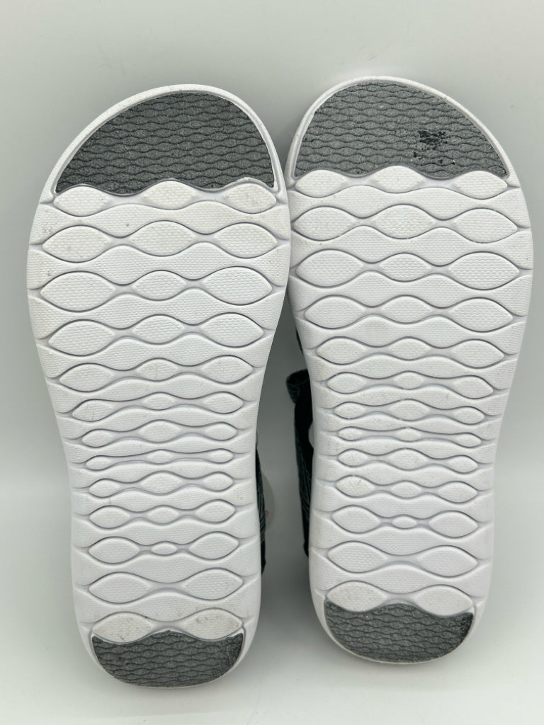 RYKA Size 7.5 Black and White Sandal