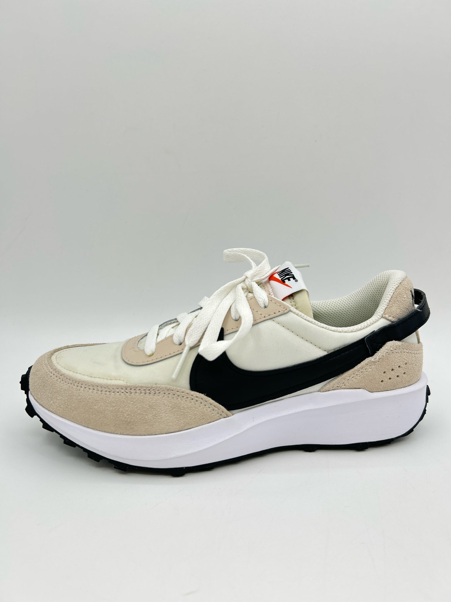 NIKE Size 8 Beige Women Sneakers