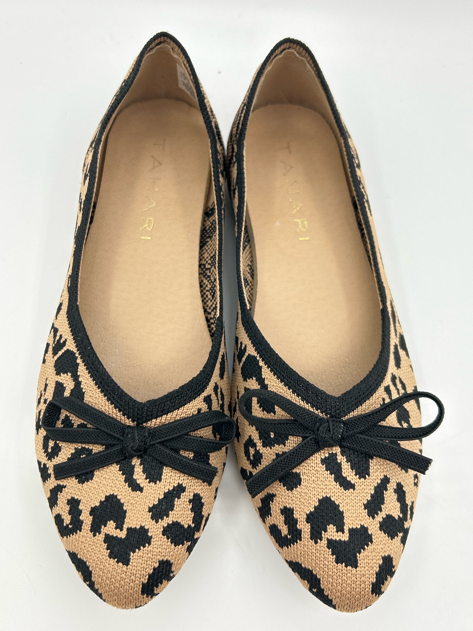 TAHARI Size 7 Tan and Black Women Flats
