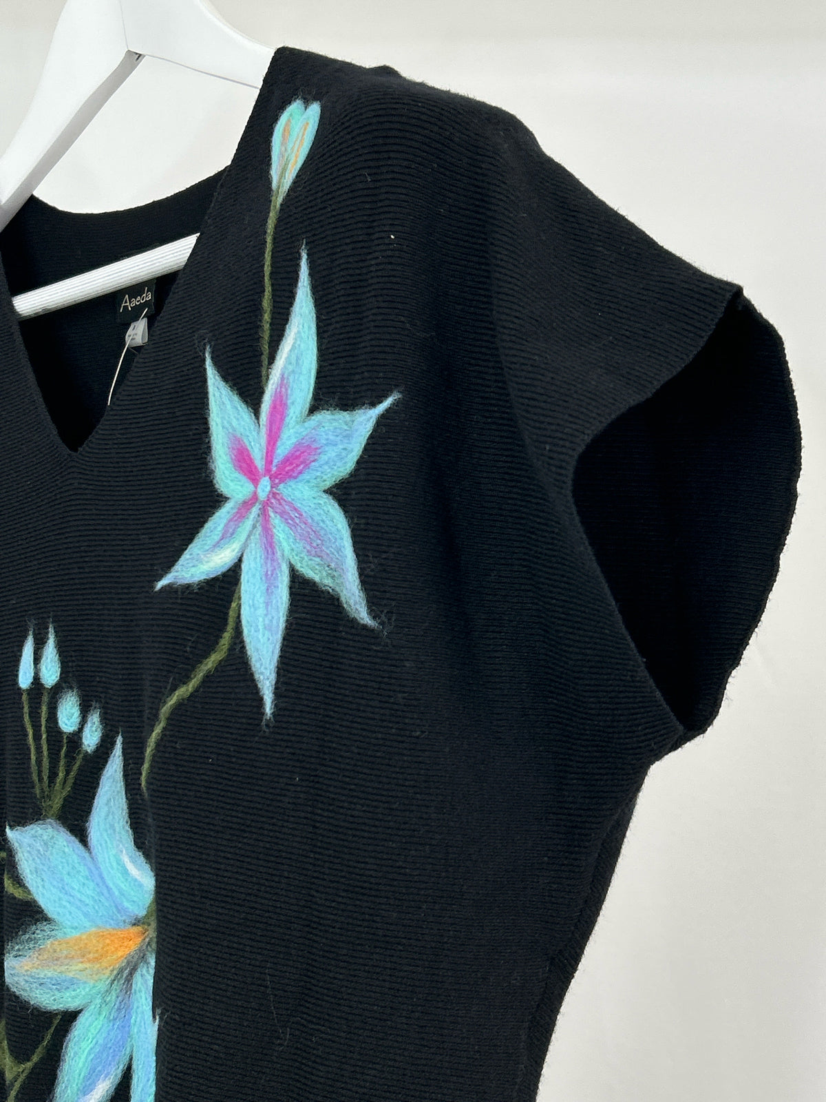 AAEDA Size M Black Women Sweater