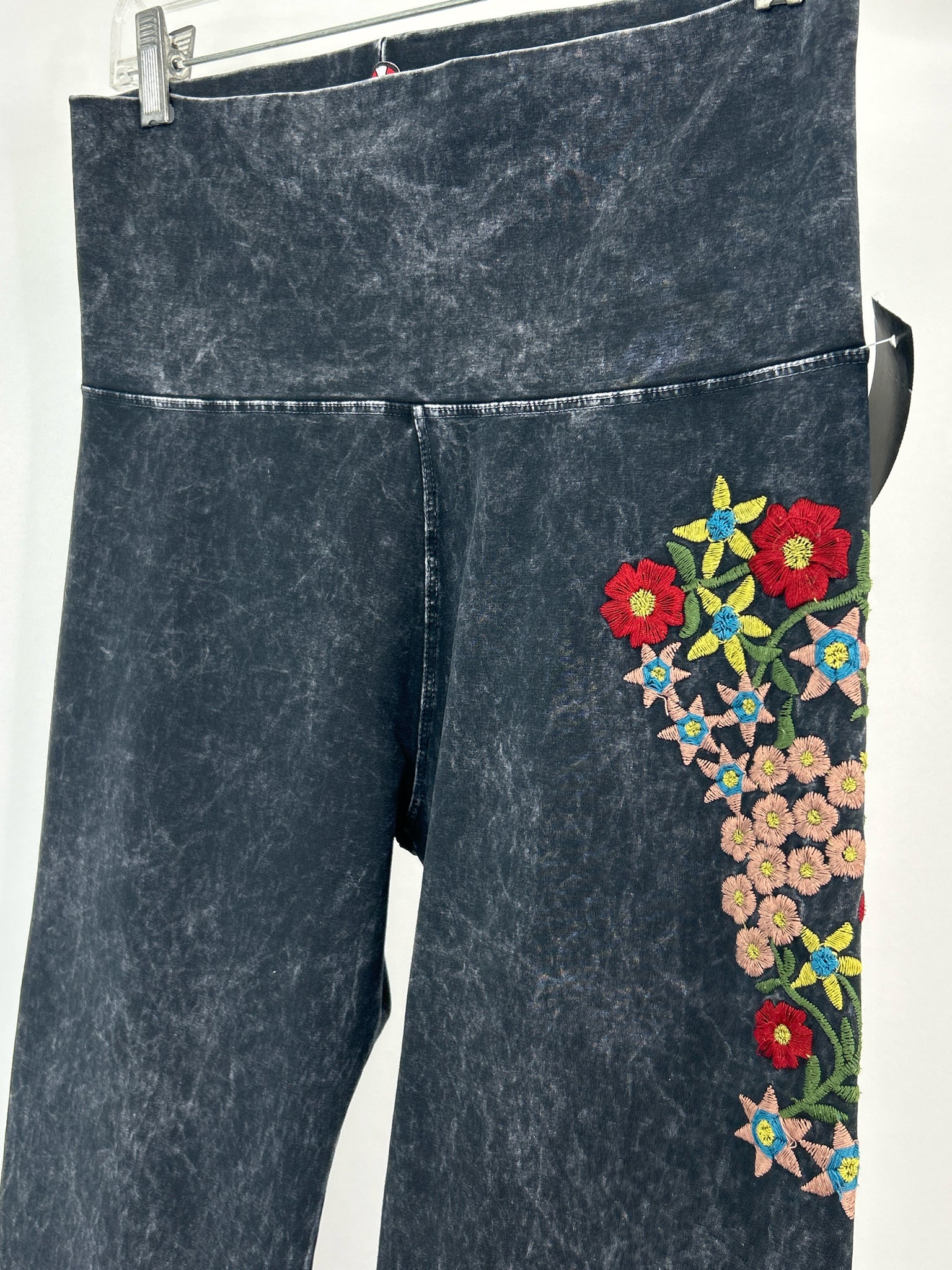 T PARTY Size L Charcoal Women Pants