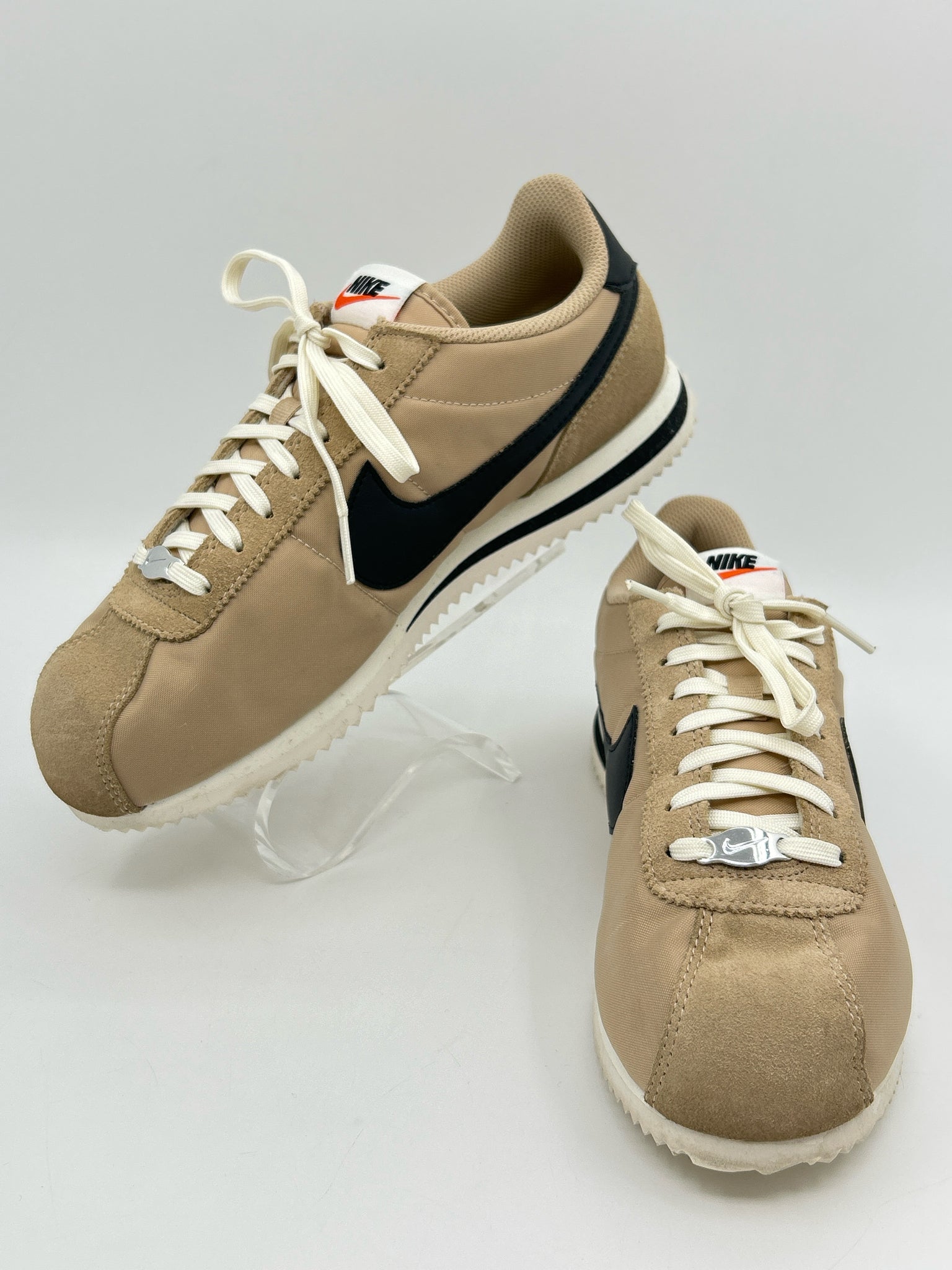 NIKE Size 8.5 BEIGE AND BLACK Women Sneakers