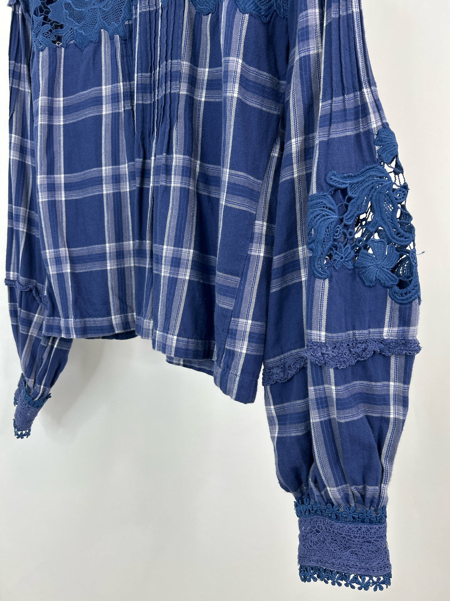 FREE PEOPLE Size S blue and white Women Top