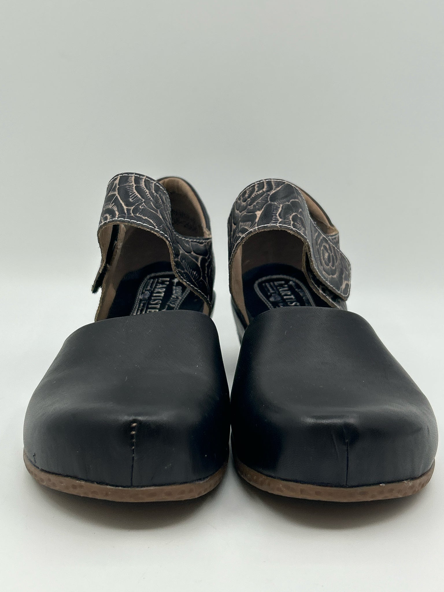 L'ARTISTE Size 9.5/10 BLACK AND TAUPE Women Shoes