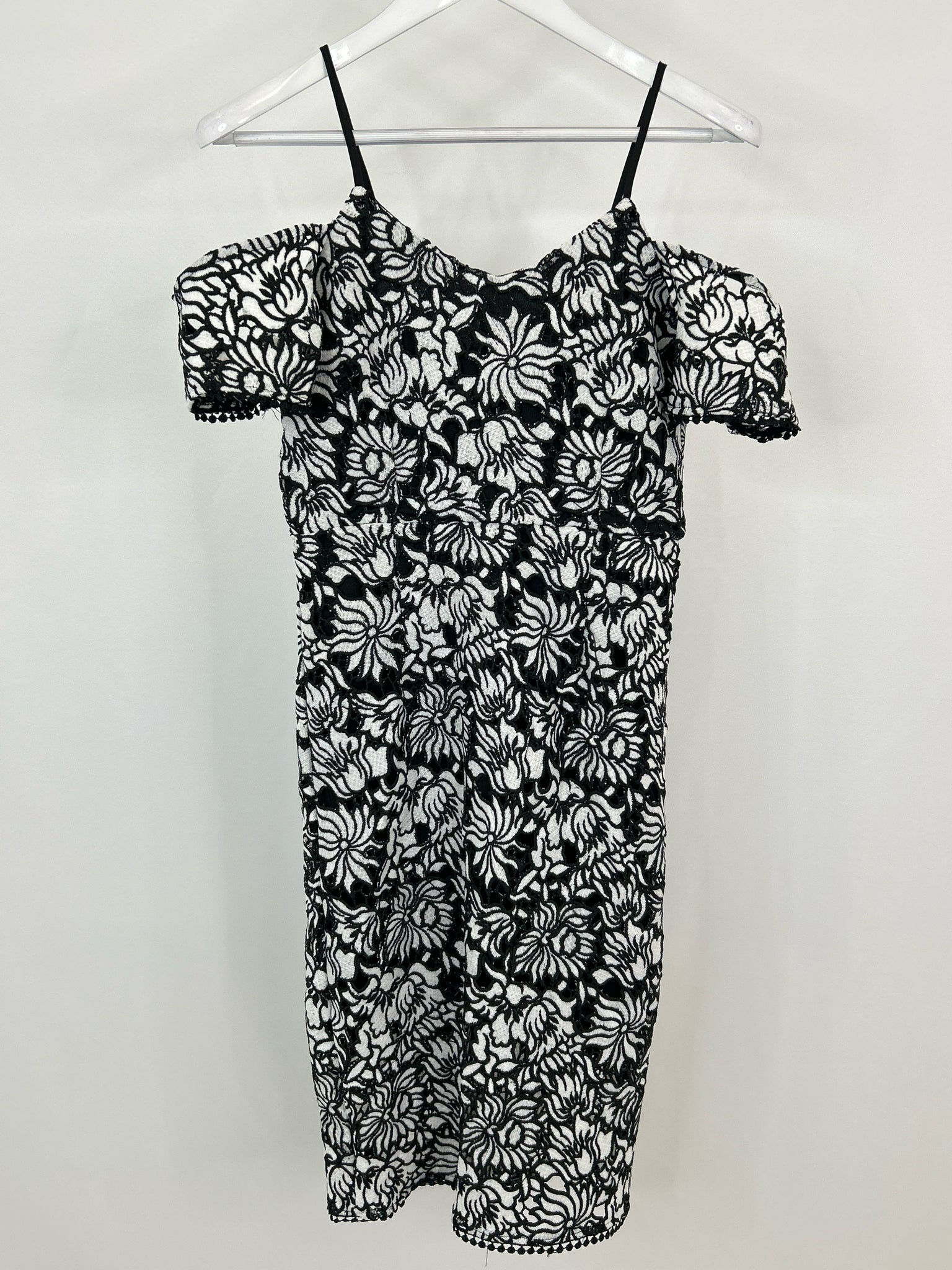 ROMEO + JULIET Size M Black Floral Women Dress NWT