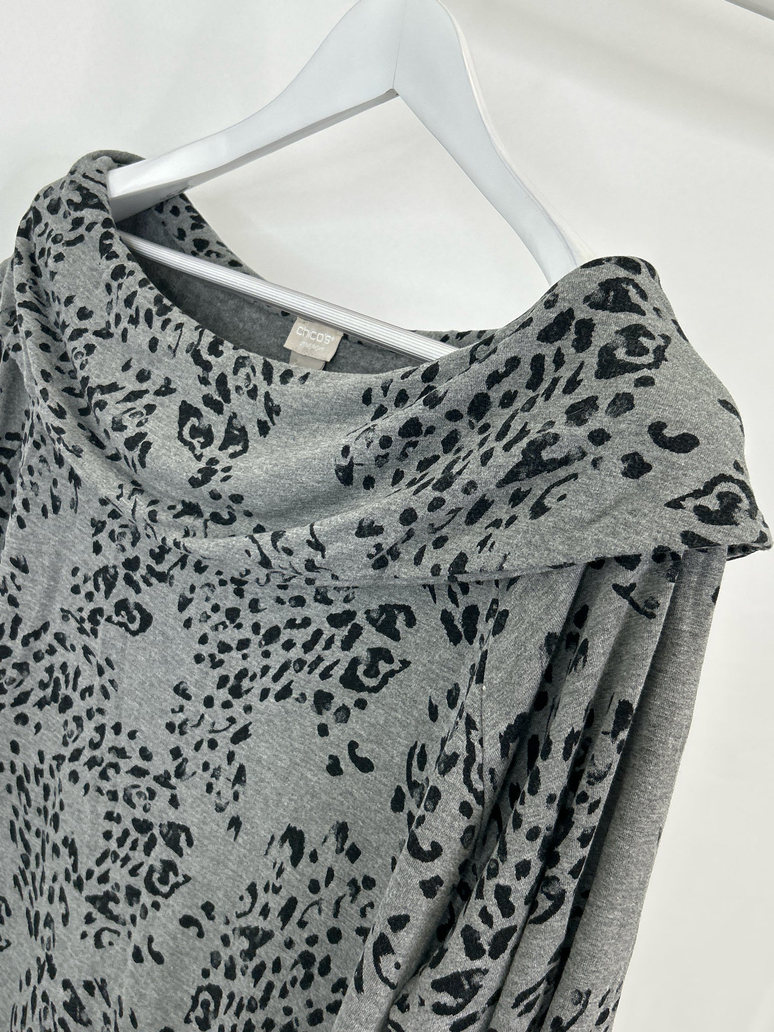 CHICO'S Size 16/18 GRAY AND BLACK Women Pullover