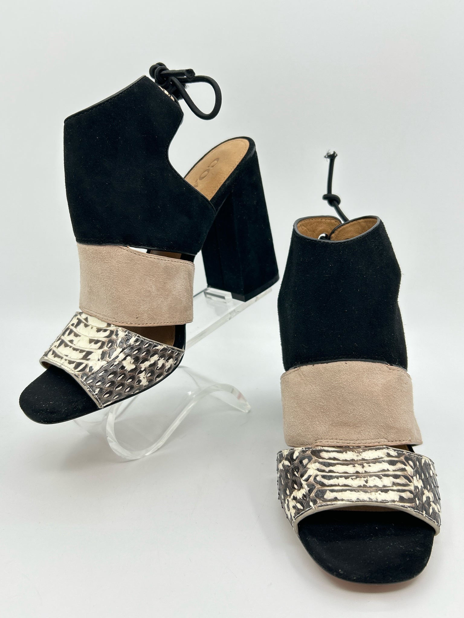 COACH Size 7B Black Women Sandal