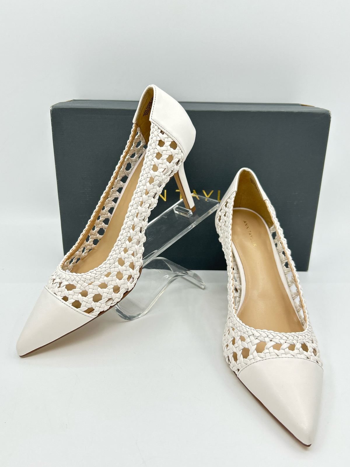 ANN TAYLOR Size 6.5 White Women Pumps