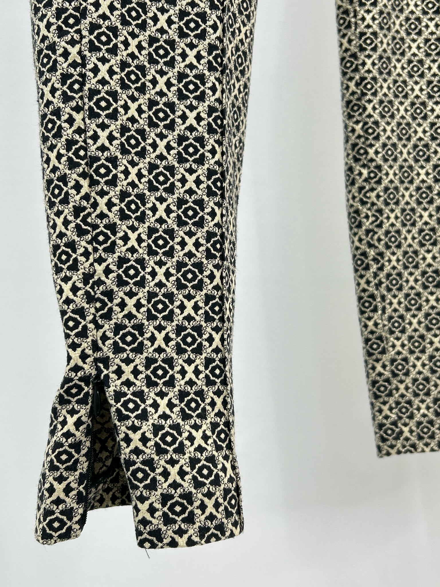 JOSEPH RIBKOFF Size 10 BLACK & GOLD Women Pants