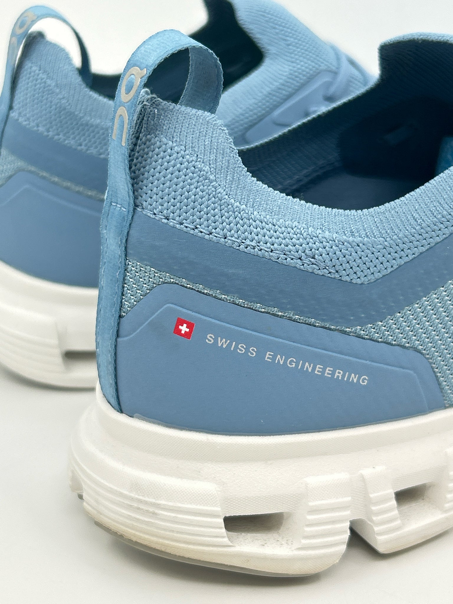 ON CLOUD Size 10.5 blue and white Women Sneakers