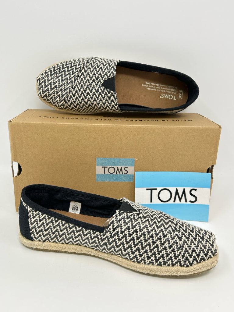 TOMS Women Size 7.5 BLACK AND BEIGE Flats