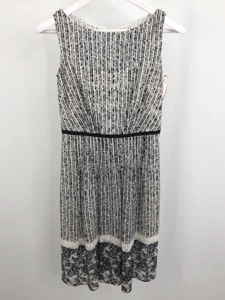 KAY UNGER Women Size 2 GRAY AND WHITE Dress