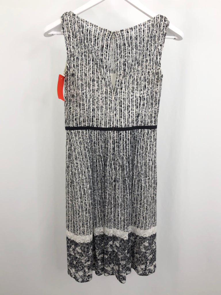 KAY UNGER Women Size 2 GRAY AND WHITE Dress